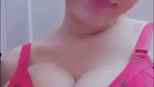 بنت اندر ايدج ببزاز فاجرة تصورهم وتلعب فيهم لحبيبها سكس مصري