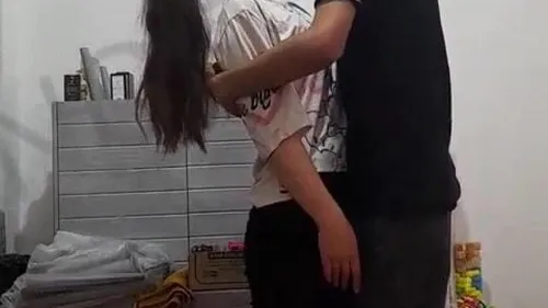 بنوتة صغيرة مع صاحبها اول مرة بوس واحضان وتمصله زبه بلبونة سكس مصري xnxx