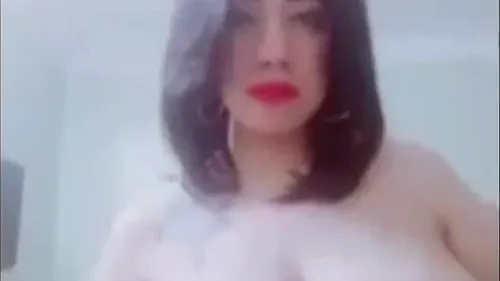 لبوة مصرية سكرانة تعرض بزازها الملبن وقول لصاحبها عايزاك تنيكني سكس مصري