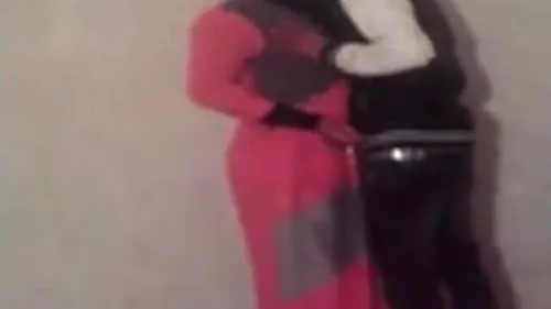 فلاحة مصرية يزنقها في البيت ويقفش في جسمها سكس مصري