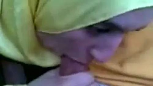 بنت محجبة تمص زب صاحبها وتبلعه كله سكس مصري xnxx