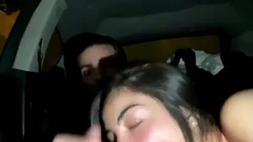 بنت مزة نار تمص وتركب زب صاحبها في العربية الجزء الأول سكس مصري xnxx