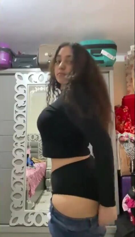 مزة بشعر كيرلي تبعت نودز لحبيبها وتروحله البيت يفشخها سكس مصري