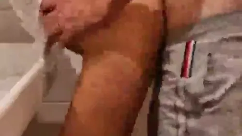 السكرتيرة المصرية الشرموطة تتناك في حمام الشركة وتقول اوسخ كلام – سكس مصري