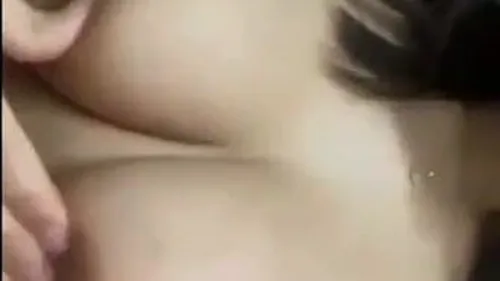 بنت جميلة تعرض بزازها المدورة وطيزها في الحمام سكس نودز مصري