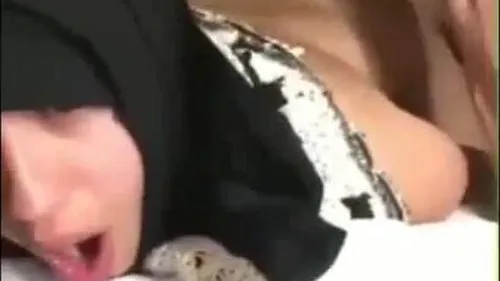 لبوة محجبة عشيقها يركبها على الأرض ويخليها تصوت من زبه الكبير سكس مصري xnxx