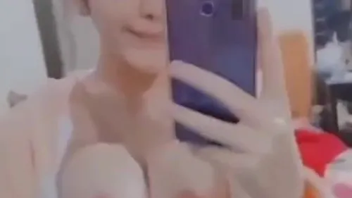 بنوتة اندر ايدج زي القمر تعرض جسمها الأبيض الجميل سكس نودز مصري