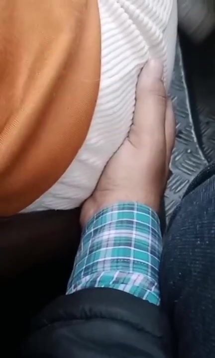 شاب مصري هايج يتحرش ببطل بطيز كبيرة في المكروباص سكس مصري