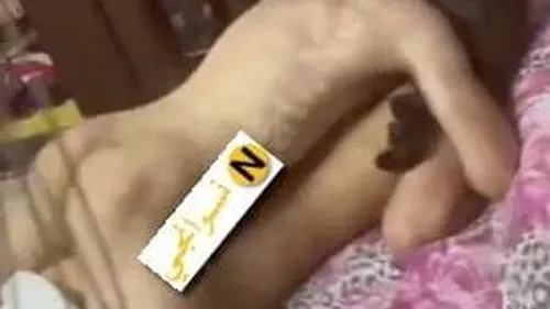 يرقد صاحبته على السرير ويركب فوقها زي الكلب الهيجان سكس مصري