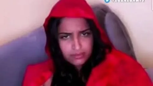 لايف ام شامبو تعرض جسمها وتلعب في كسها سكس عربي نار