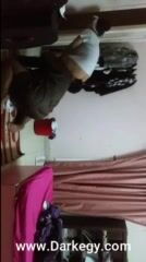 يلحس طيز وكس اخته وهي تراقب الباب سكس مصري xnxx