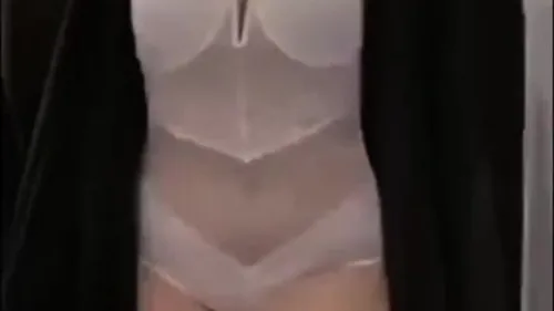 قحبة خليجية تعرض بزازها وكسها لحبيبها سكس عربي