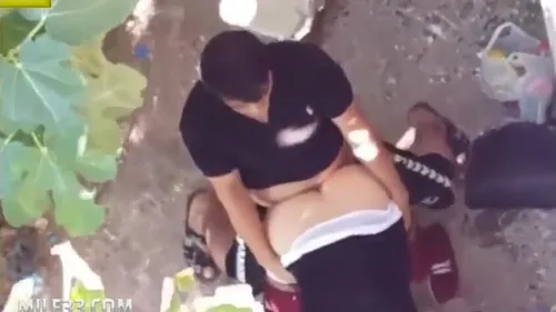 الواد هايج ينيك صاحبته في الشارع وميعرفش انه بيتصور – سكس عربي