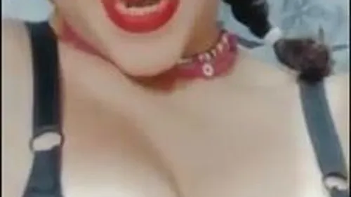 بنوتة عسولة تصور جسمها لحبيبها في المراية سكس نودز مصري