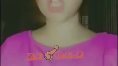 فرسة بجسم مبلن مولع تقلع وتفرج عشيقها على جسمها الابيض سكس نودز مصري