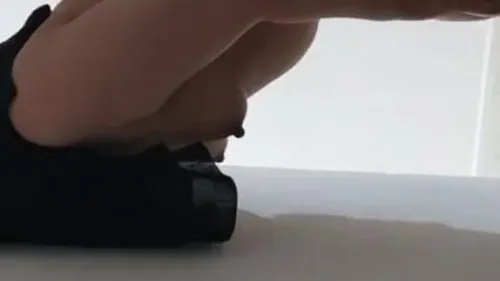 مصرية منقبة جارها يزنقها وينيكها وجوزها في الشغل سكس مصري xnxx