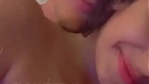 سهرة بنوتة مصرية اندر ايدج في حضن صاحبها سكس مصري xnxx