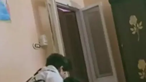 يزنق بنت خاله المحجبة في اوضته وعايز ينيكها عافية سكس مصري xnxx