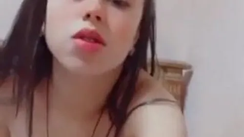 اجمل بنت دلوعة تلعب في كسها وتضرب سبعة ونص على السرير سكس نودز مصري