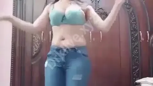 فرسة مصرية ترقص وتقلع وتعرض جسمها النار سكس مصري