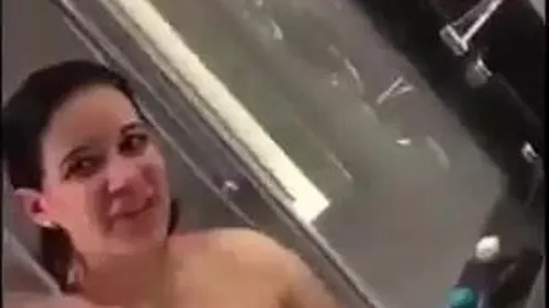 سكس ديوث مصري يصور مراته البطل وهي بتستحمى في شهر العسل سكس مصري