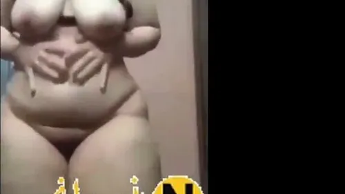 فلاحة مربربة تعرض طيزها وبزازها الكبار سكس نودز مصري