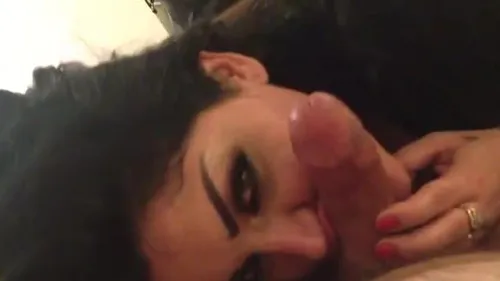 اكبر شرموطة خبرة في مص الزب تهيج زبك على الآخر سكس عربي