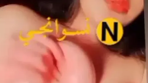 بنت كيرفي جميلة تعرض بزازها وحلماتها الوردية سكس نودز مصري