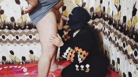 شرموطة مصرية تخون زوجها مع بتاع الأنابيب سكس مصري xnxx