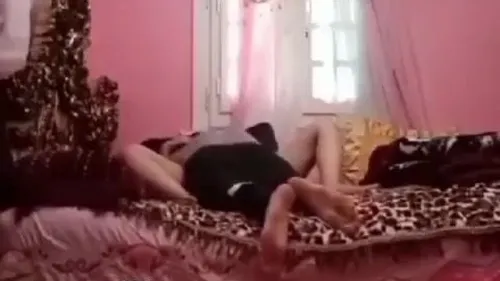 شاب هايج يجيب خطيبته البيت ويقفش فيها ويركبها سكس مصري xnxx