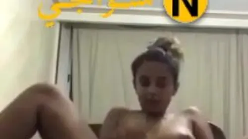 اندر ايدج كيوت تعرض لحبيبها وتلعب في كسها سكس مصري