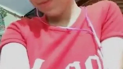 بنت ملبن قشطة تقلع التيشيرت وتعرض بزازها وتدلع على حبيبها سكس نودز مصري