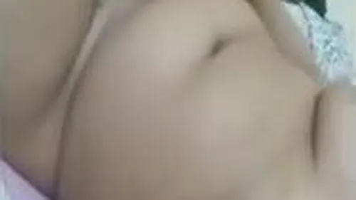 لبوة تلعب في كسها وتقول لحبيبها كسي هايج اوي سكس مصري