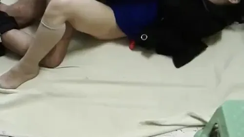 يزنق جارته على الأرض ويركب فوقها سكس مصري xnxx egypt