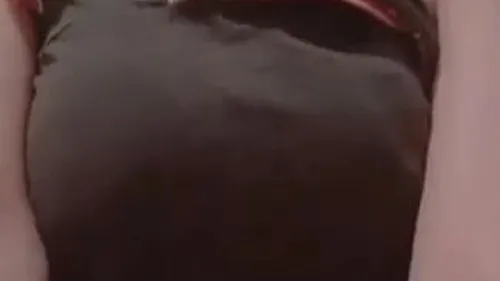 بنت كيوت قمر ببزاز وحلمات وردي تقلع وتصور نفسها لحبيبها سكس مصري