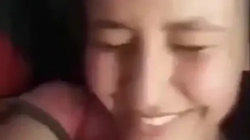 بنت اندر ايدج صاحبها ينيكها في العربية سكس مصري