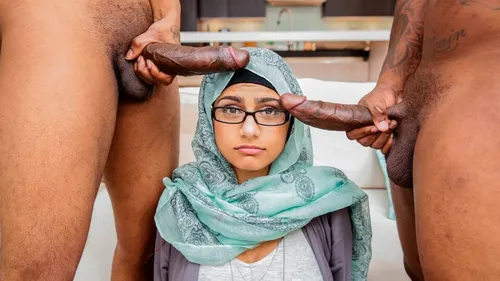 سكس مايا خليفة تتناك من زبرين سود كبار لأول مرة