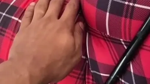 سكس عربي ديوث يصور اخته وهي نايمة ويحسس على طيزها