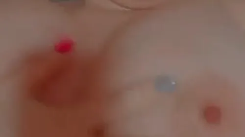 اللبوة اسراء تلعب في بزازها وتقوله عايزة زبك في كسي سكس نودز مصري