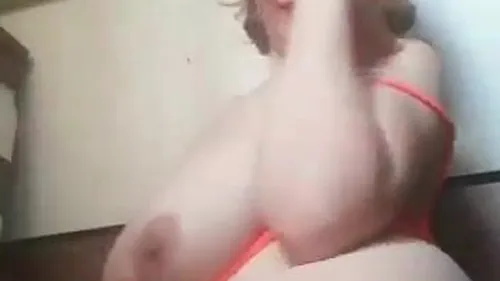 مطلقة محرومة تعرض جسمها الملبن سكس نودز مصري