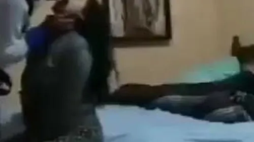 بنت تهرب من المدرسة وتروح لصاحبها البيت ينيكها سكس مصري xnxx