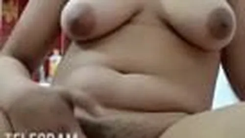 بنت هايجة تبعبص كسها وتجيبهم في الحمام سكس نودز مصري