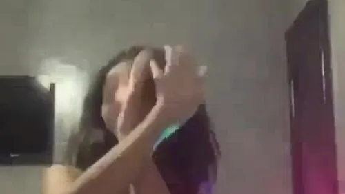 لبوة بلدي نار ترقص لحبيبها بقميص النوم وتصورله نودز في الحمام سكس نودز مصري