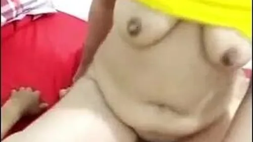 مصرية هايجة تتنطط على زب جوزها وتصوت سكس مصري