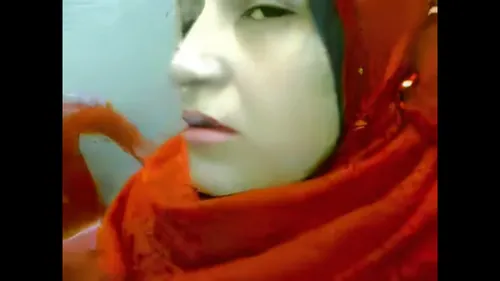 الميلف المصرية ام خالد تتناك في المكتب ويجيبهم في كسها سكس مصري